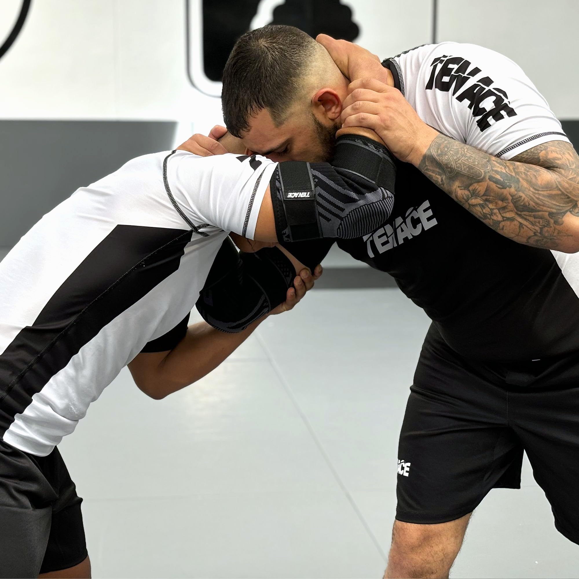 Tenace Jiu Jitsu Elbow Brace, Grappling - Compression Elbow Protection and Padded MMA, BJJ, Muay Thai, Judo - High Durability and Performance Unisex