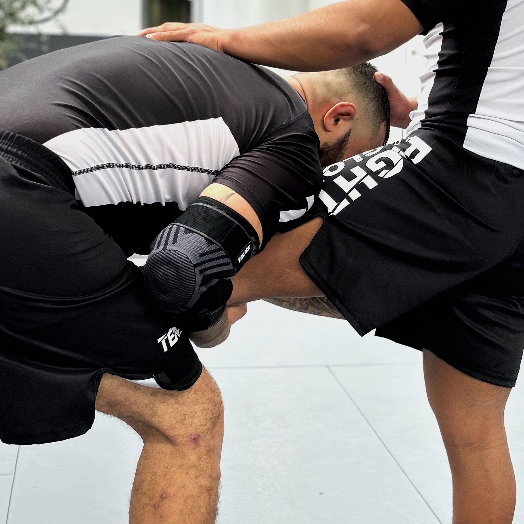 Tenace Jiu Jitsu Elbow Brace, Grappling - Compression Elbow Protection and Padded MMA, BJJ, Muay Thai, Judo - High Durability and Performance Unisex